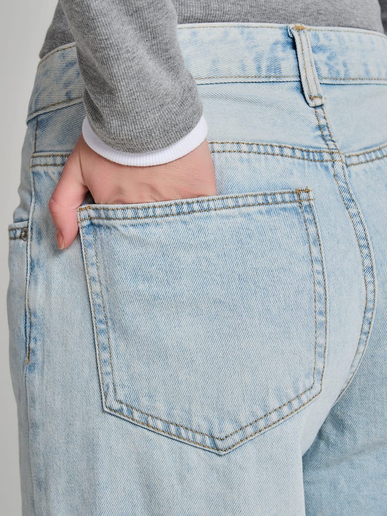 Джинсы широкие с вареным эффектом