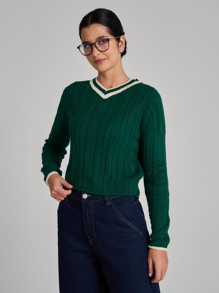 Пуловер вязаный с косами