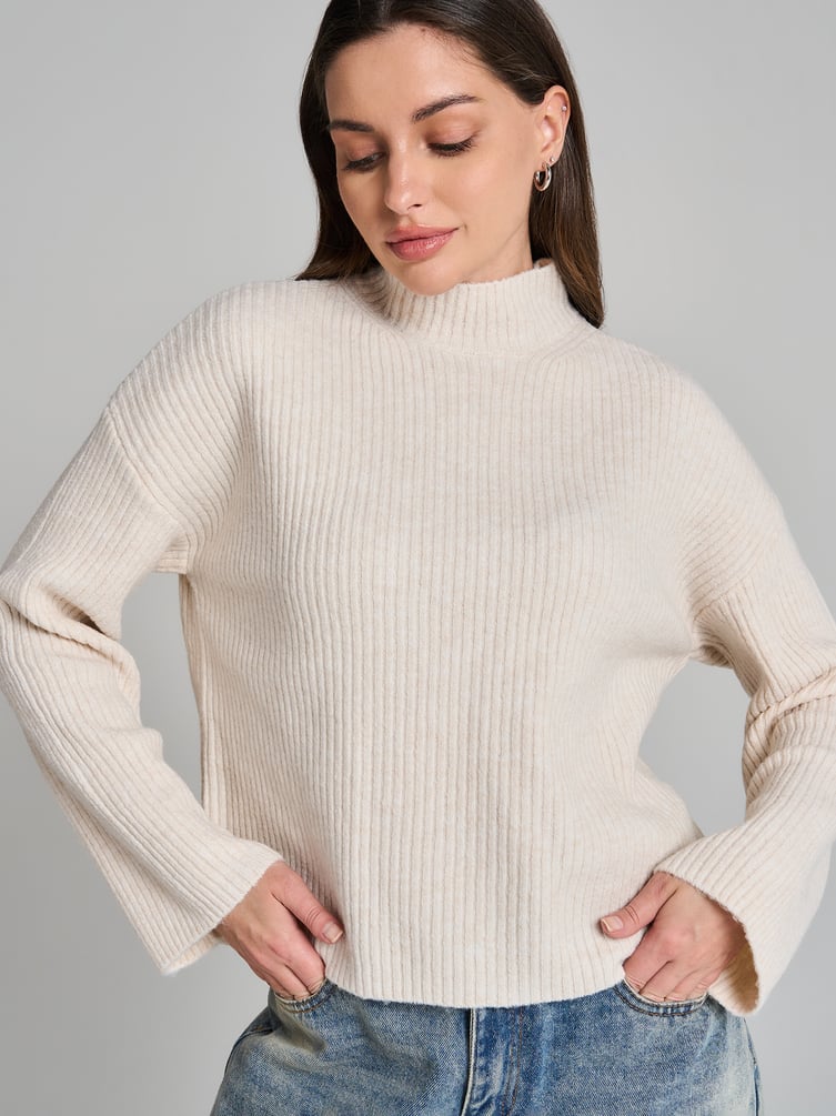 Свитер вязаный теплый