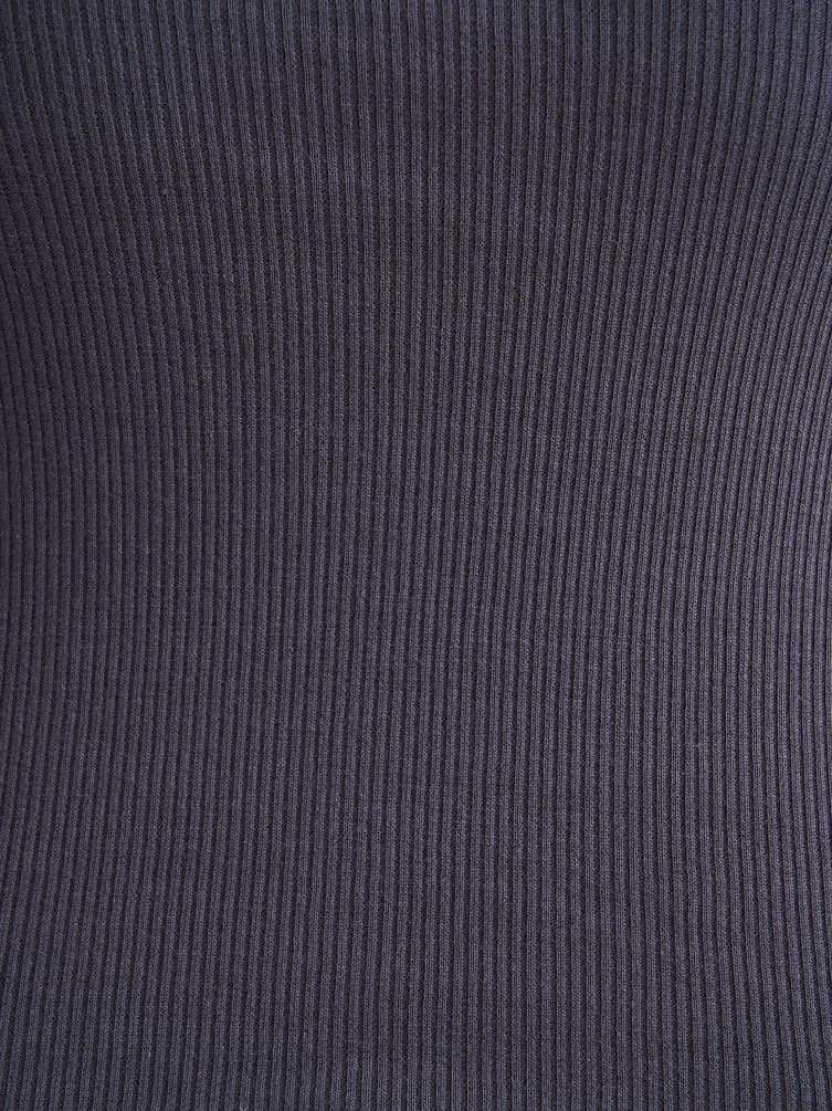 Майка на широких бретелях в рубчик