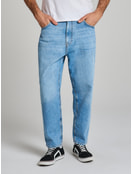 Укороченные джинсы зауженные