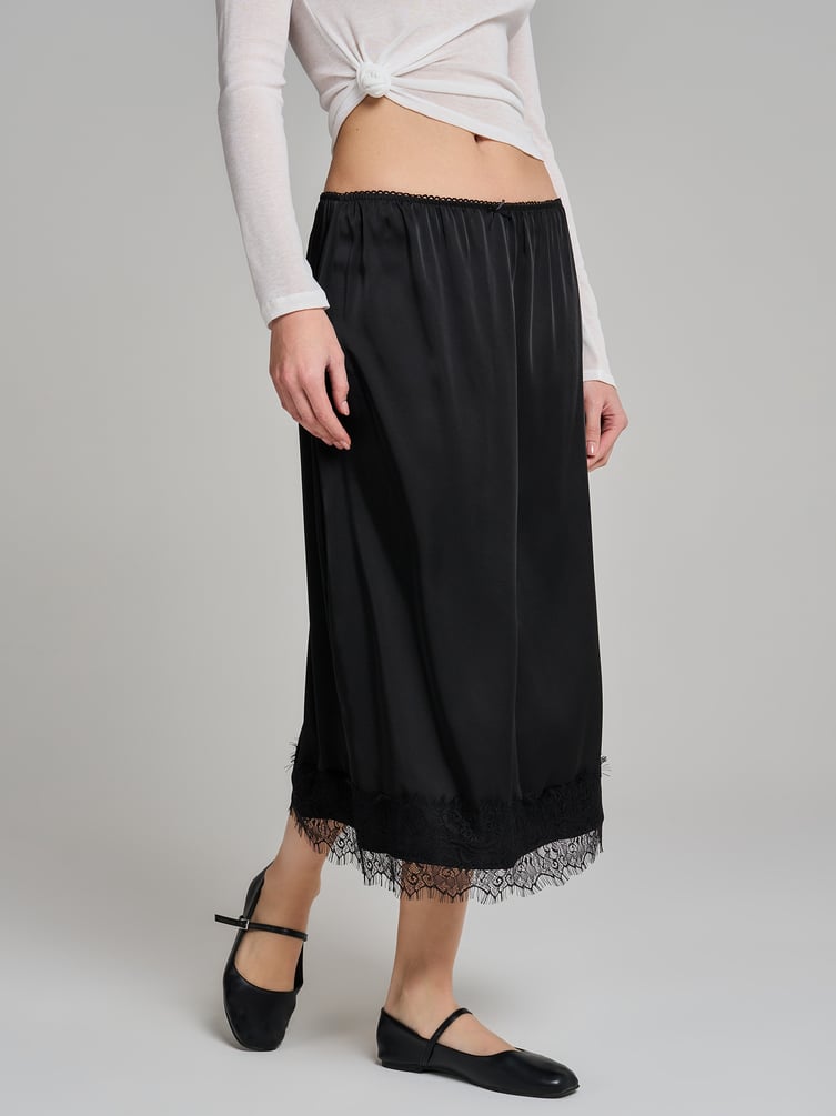 Юбка миди атласная с кружевом в бельевом стиле