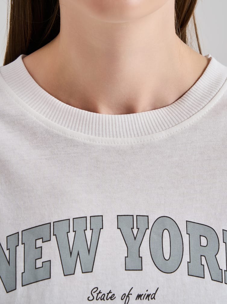 Пижама с надписью и брюками