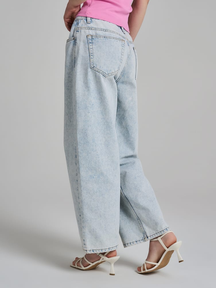 Джинсы широкие укороченные