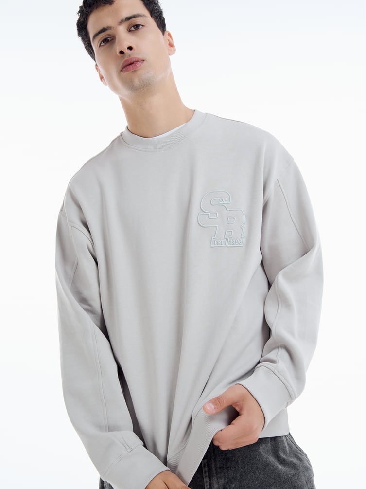 Свитшот оверсайз с вышивкой надписи