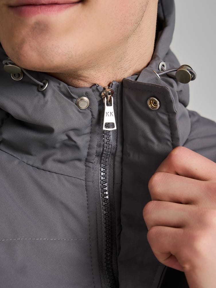 Куртка зимняя с капюшоном на синтепоне