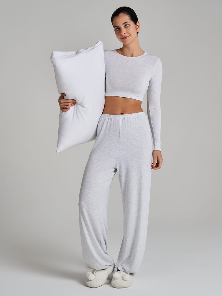 Пижама с кроп-топом и брюками