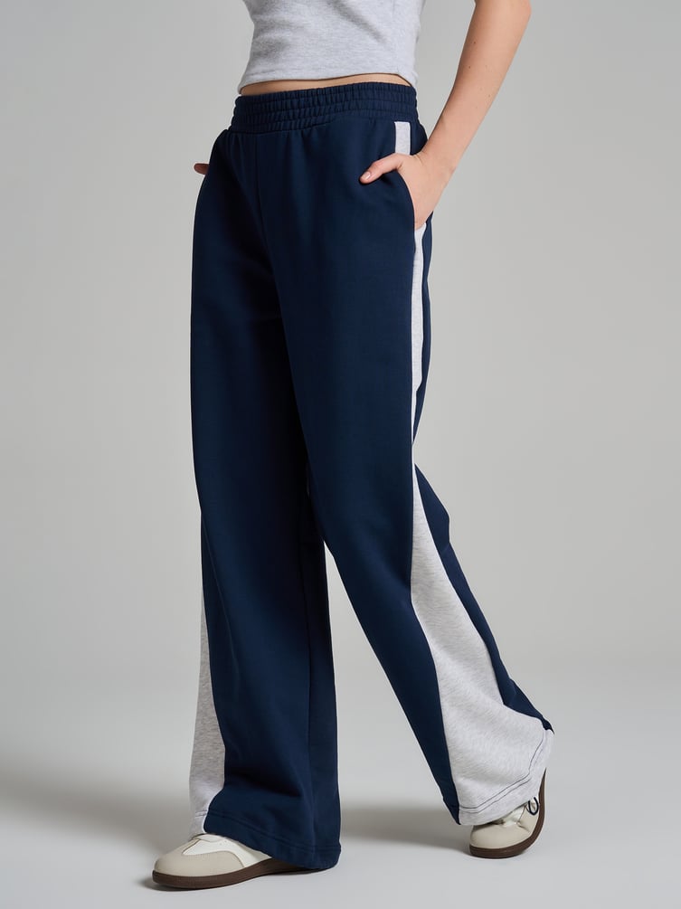 Брюки спортивные с лампасами