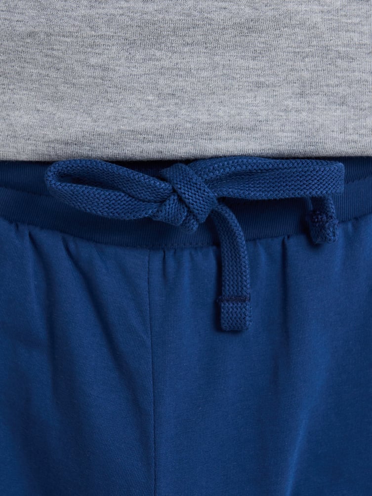 Пижама с футболкой и брюками