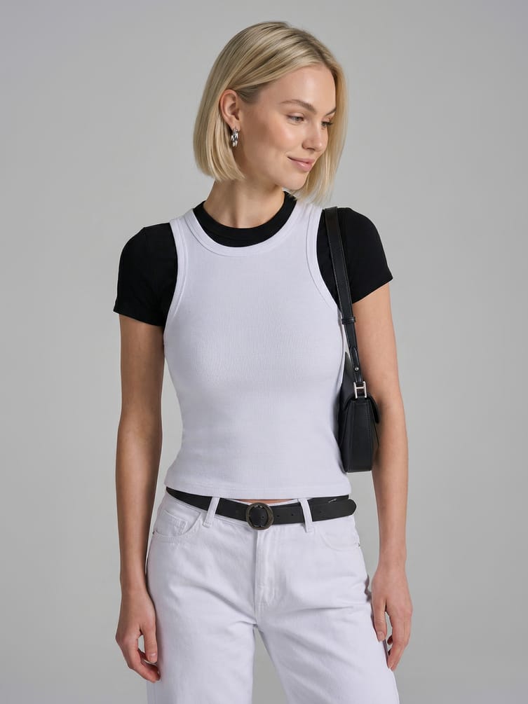 Майка на широких бретелях в рубчик