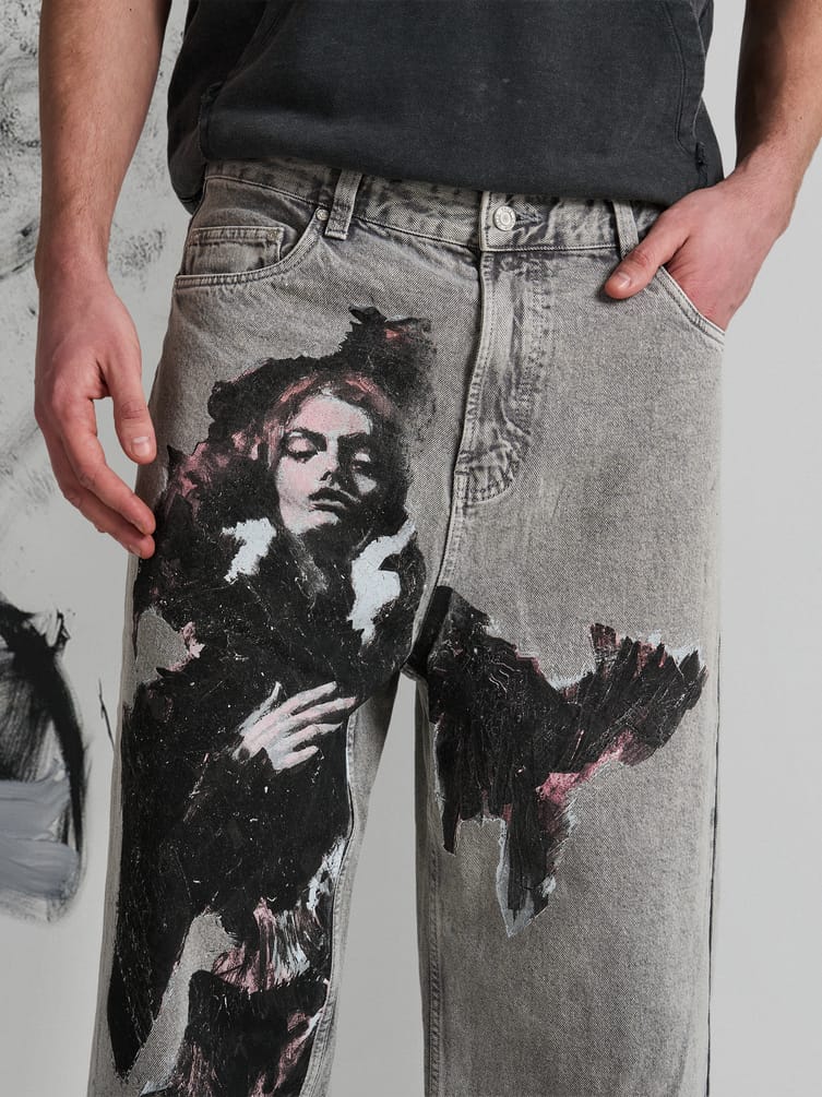 Джинсы широкие с принтом Макс Борисов