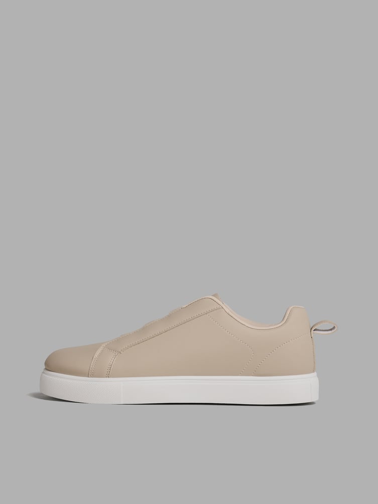 Кроссовки на резинке