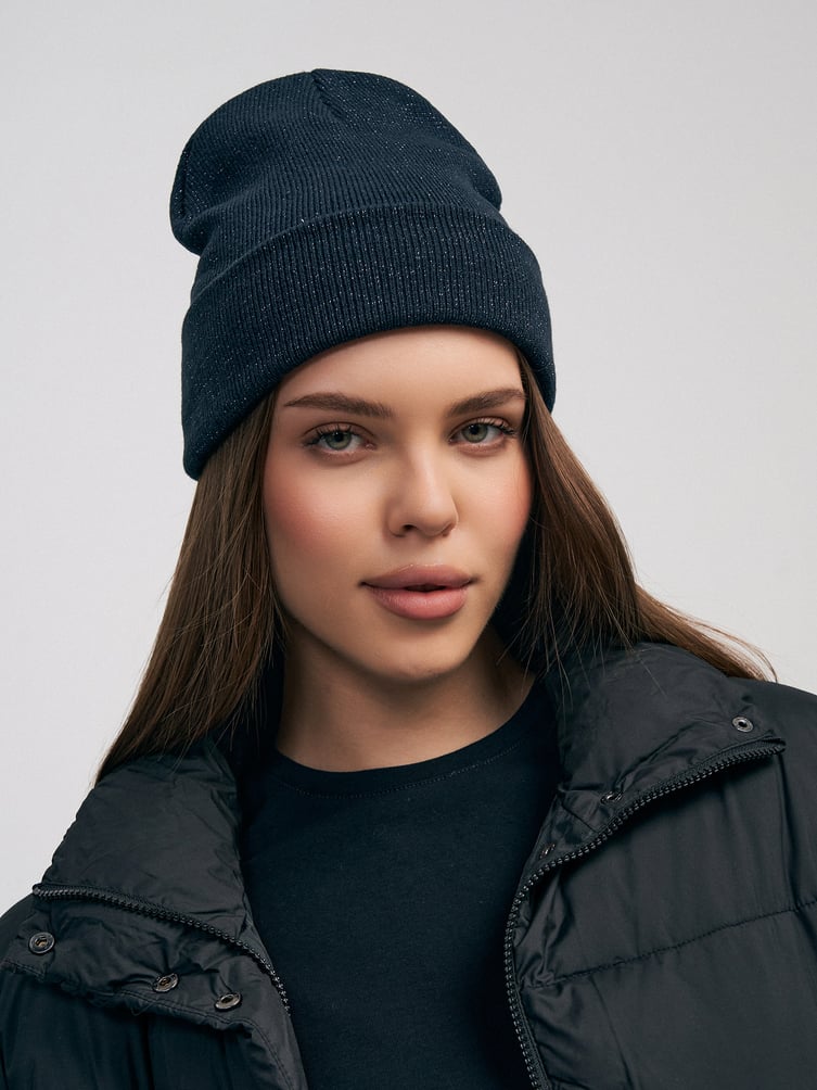 Вязаная шапка бини с люрексом