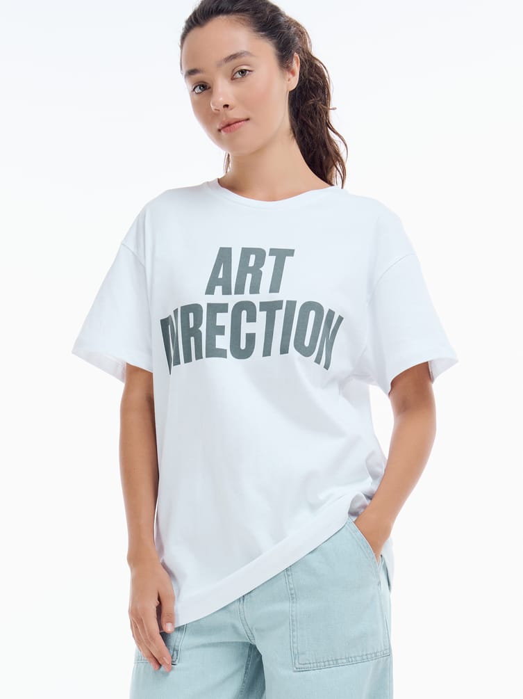 Футболка оверсайз с надписью Art direction