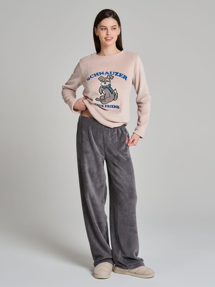 Плюшевая пижама с вышивкой и брюками