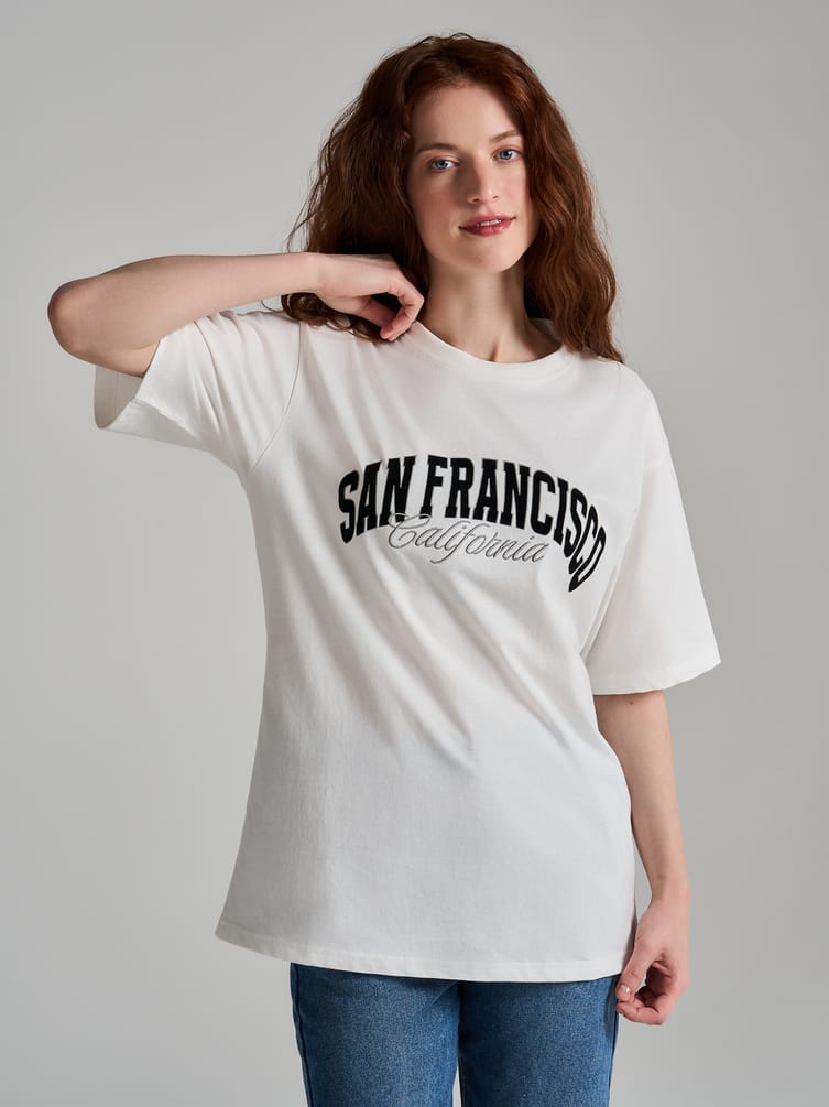 Хлопковая футболка оверсайз с вышивкой надписи