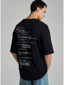 Футболка с принтом программного кода на спине