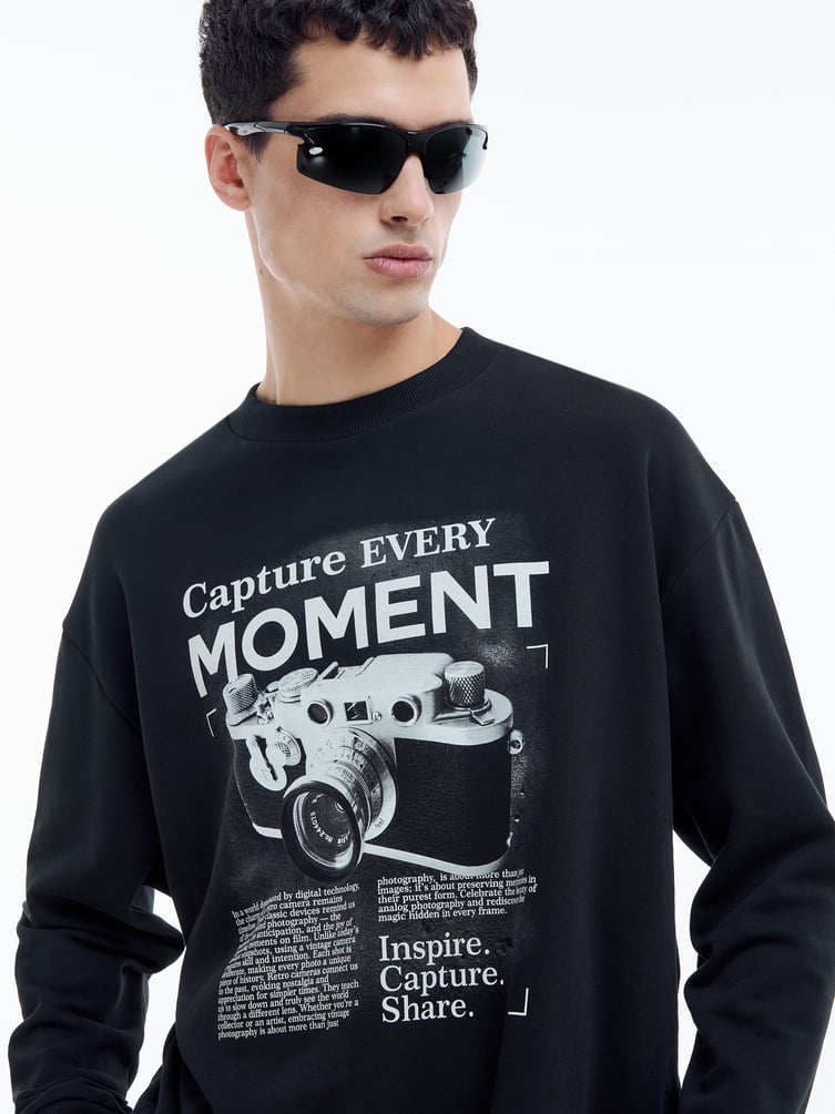 Свитшот оверсайз с принтом фотоаппарата