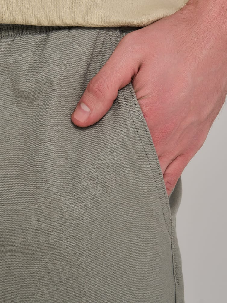 Брюки повседневные зауженные на резинке