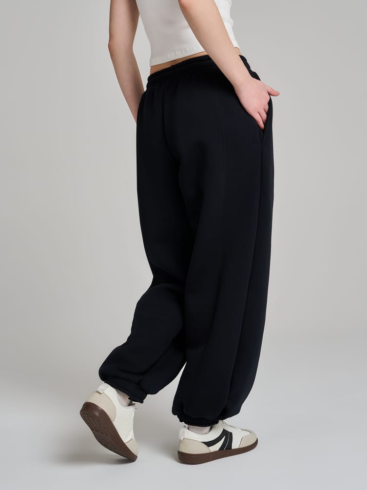 Тёплые брюки джоггеры со стрелками и начёсом