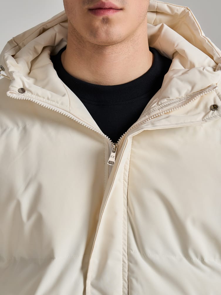 Куртка зимняя с капюшоном на синтепоне