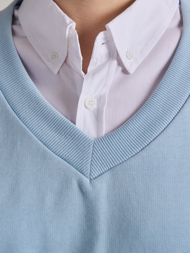 Свитшот с V-образным вырезом