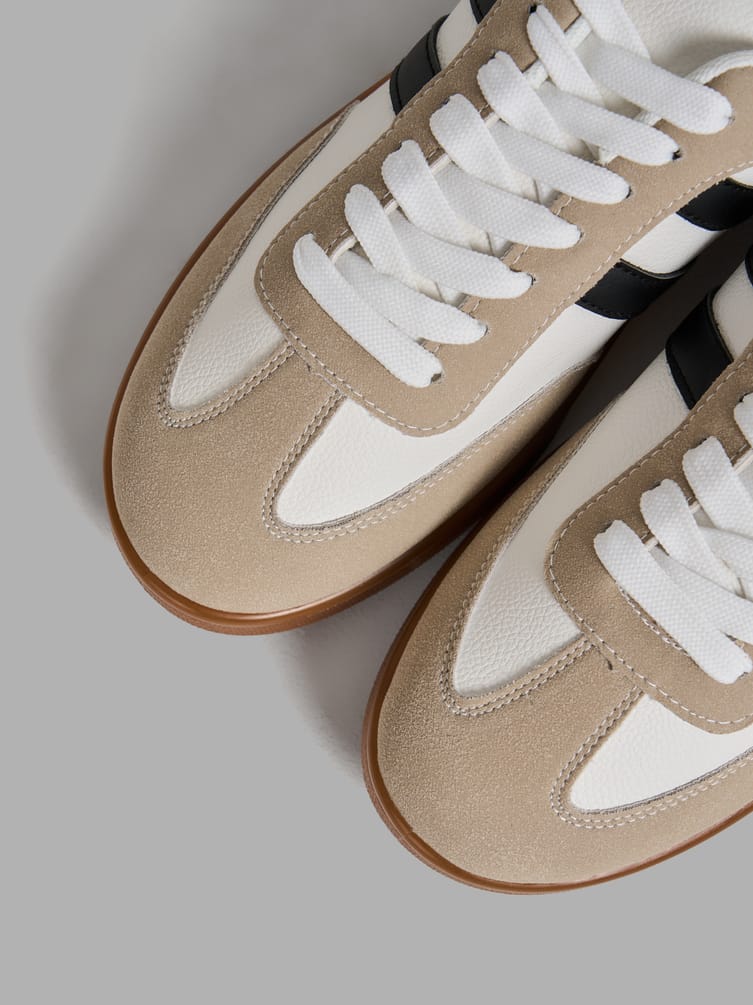 Кроссовки с полосками