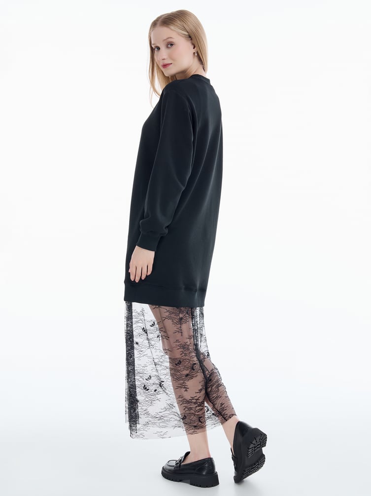 Платье-толстовка с кружевом