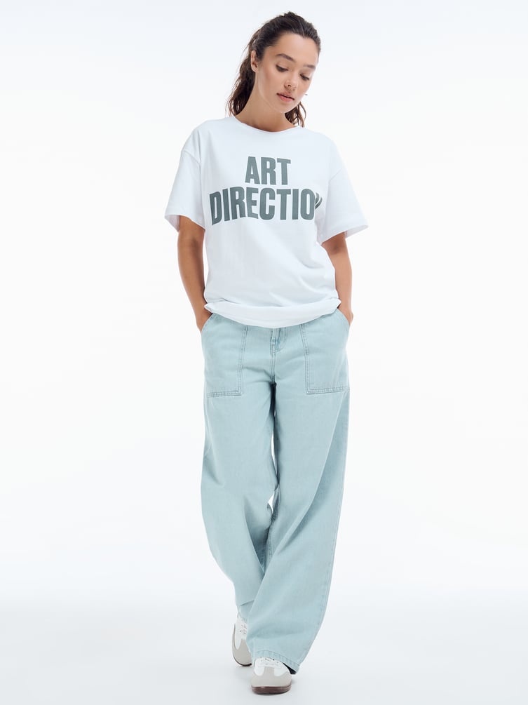Футболка оверсайз с надписью Art direction