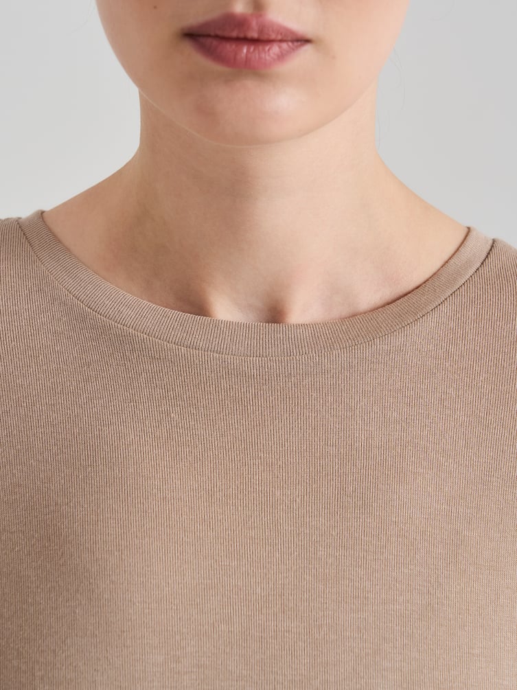 Пижама из вискозы с футболкой и шортами