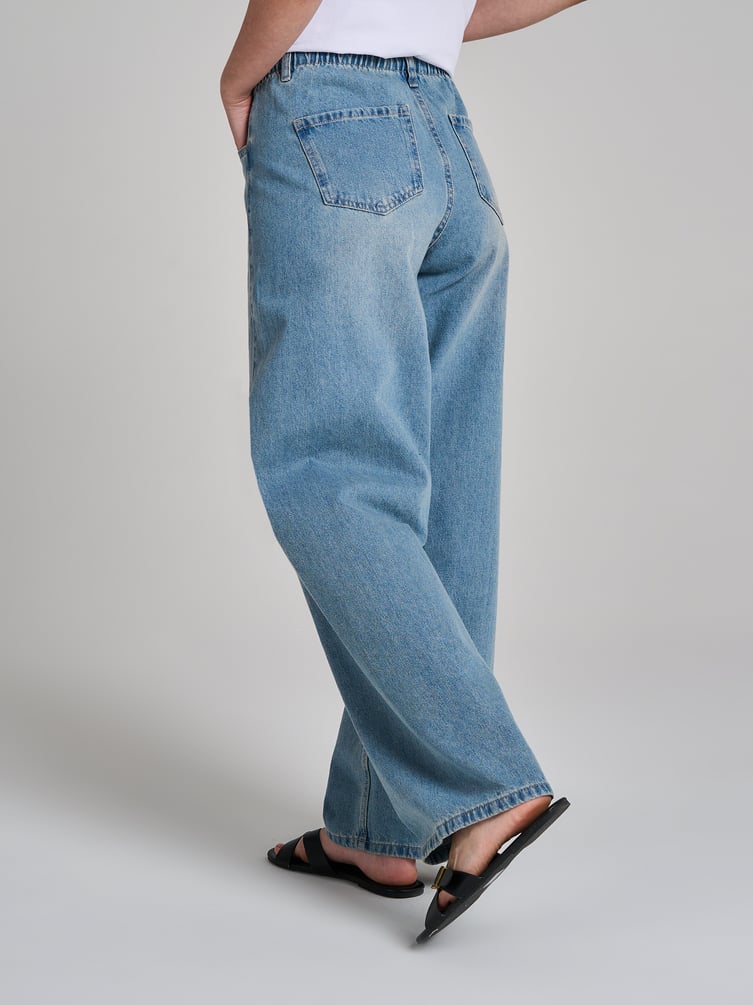 Широкие джинсы на резинке