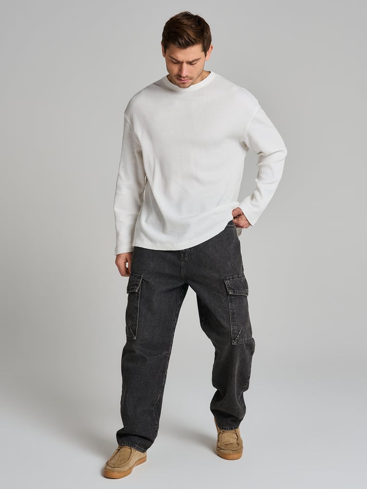 Зауженные джинсы карго с боковыми карманами