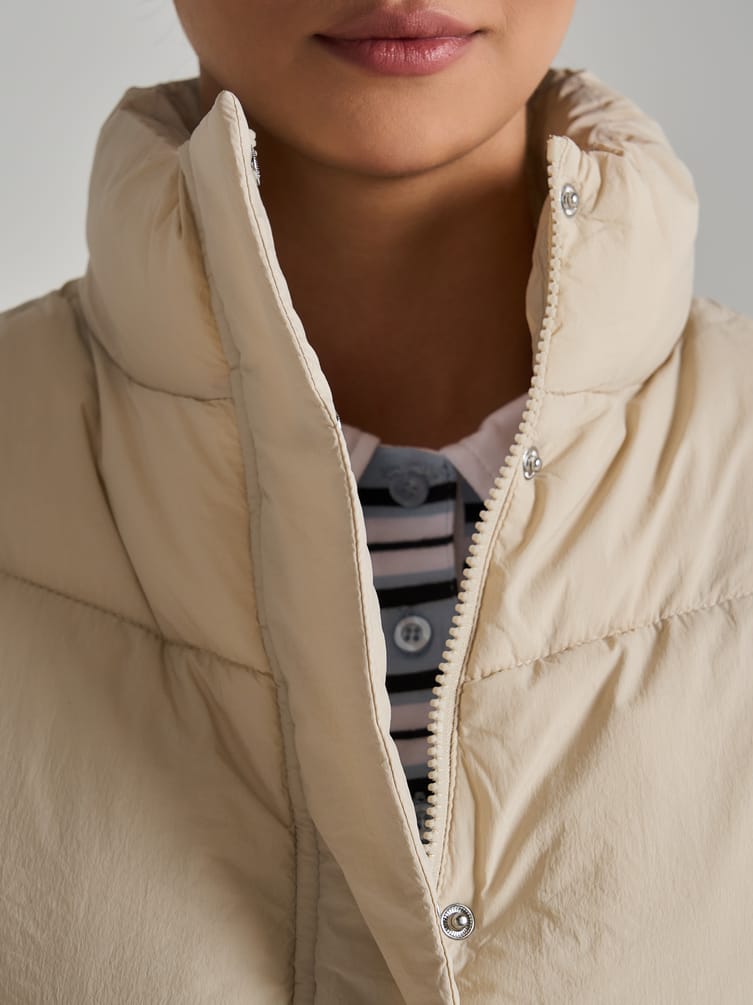 Жилет демисезонный на синтепоне