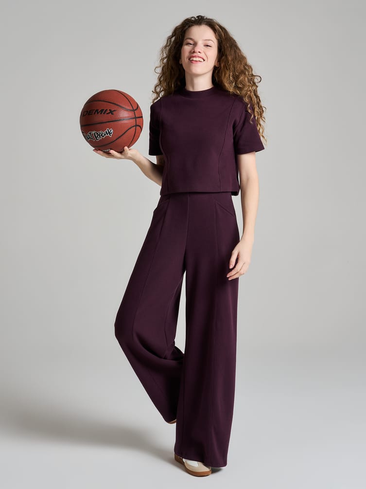 Широкие брюки в рубчик со стрелками