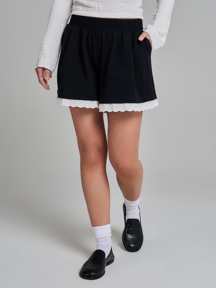 Шорты повседневные с кружевом