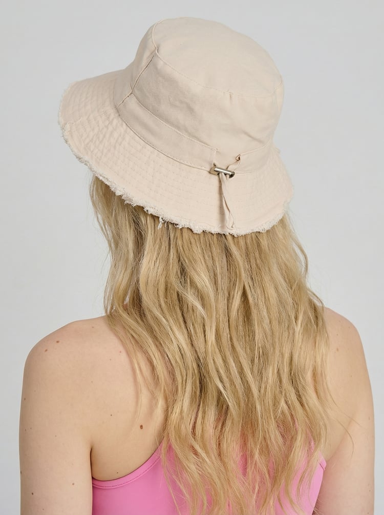 Панама с бахромой и завязками