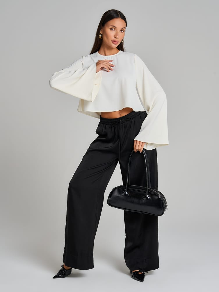 Блузка офисная нарядная с рукавом клеш