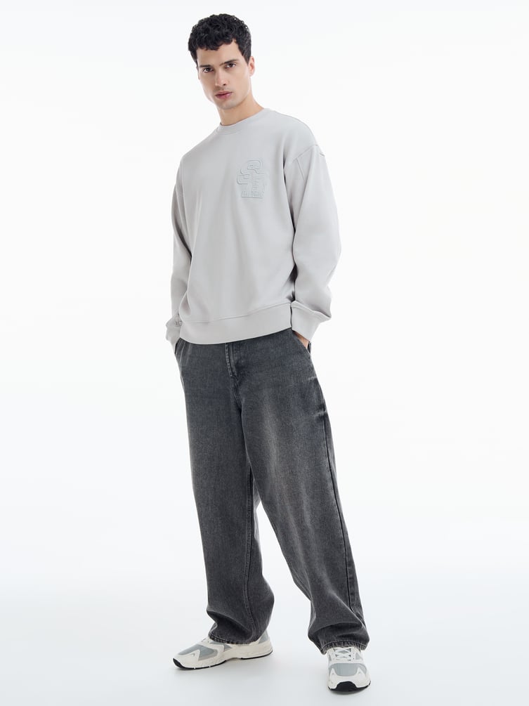 Свитшот оверсайз с вышивкой надписи