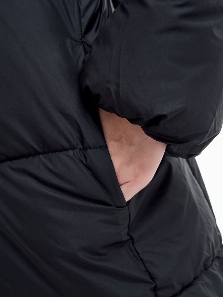 Зимнее стеганое пальто на синтепоне с капюшоном