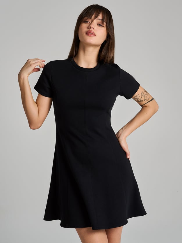 Мини платье футляр с коротким рукавом