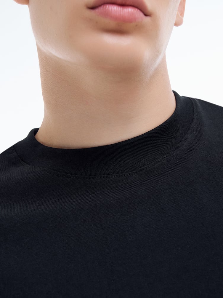 Однотонная свободная футболка