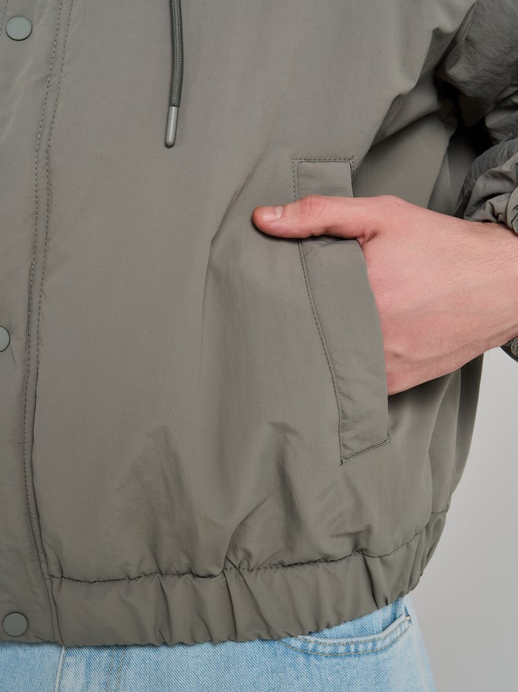 Куртка демисезонная с капюшоном