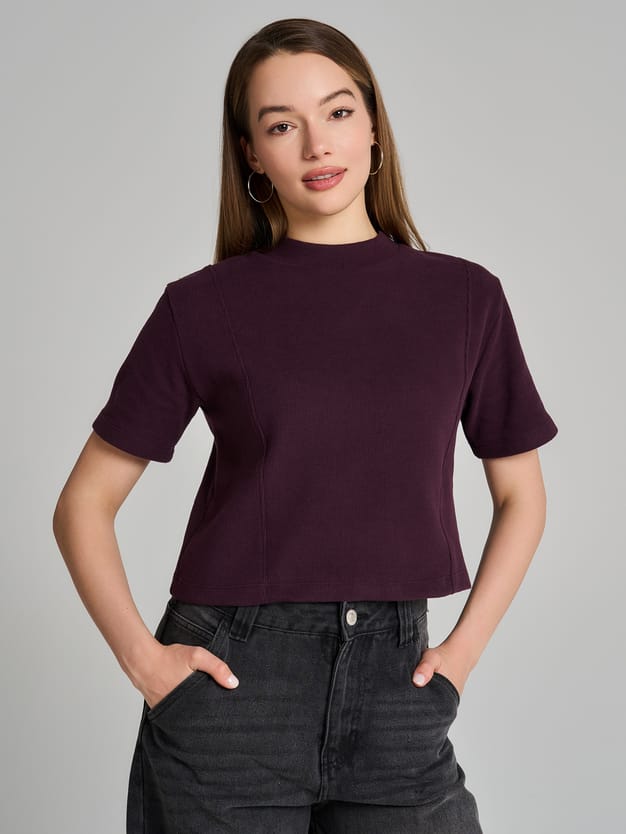 Укороченная футболка в рубчик