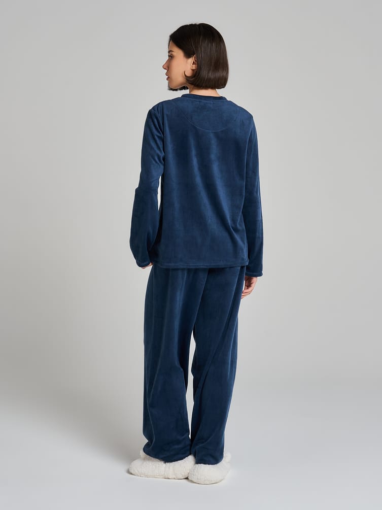 Пижама плюшевая с надписью и брюками