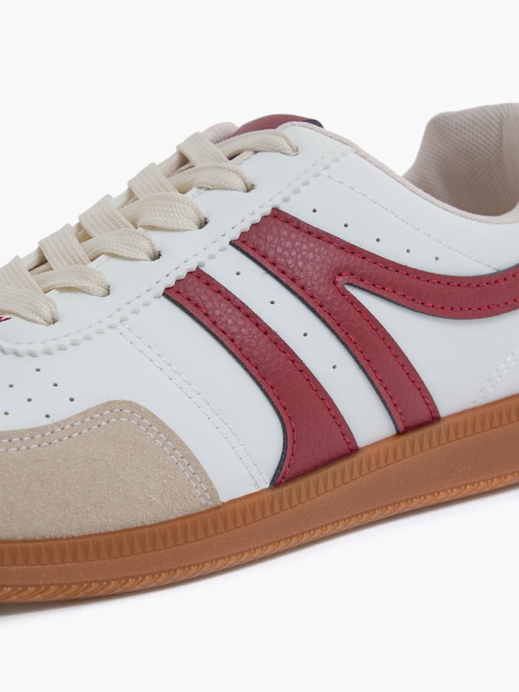 Кроссовки спортивные