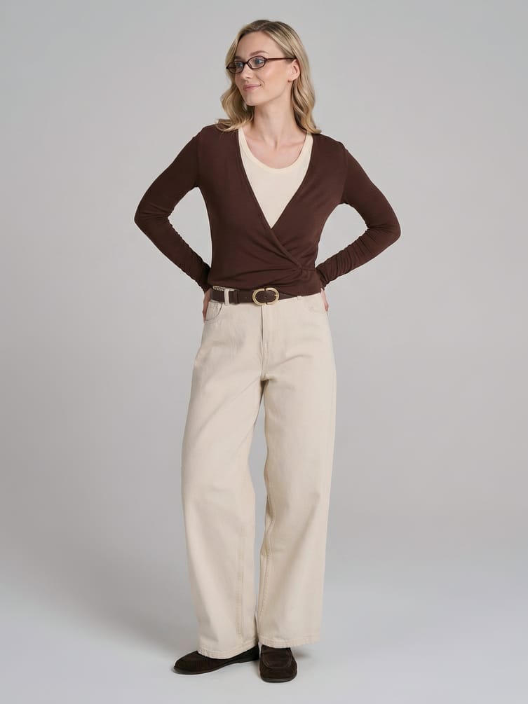 Широкие джинсы на резинке