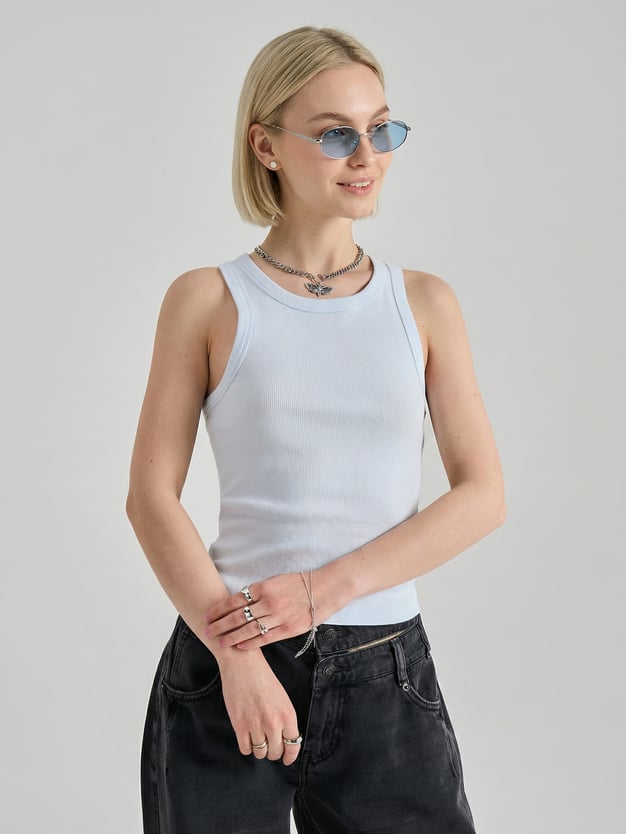 Майка на широких бретелях в рубчик