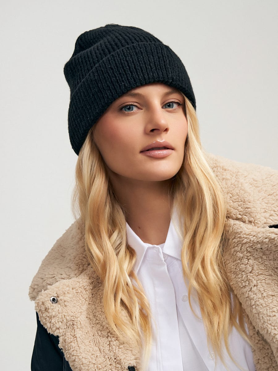 Вязаная шапка бини