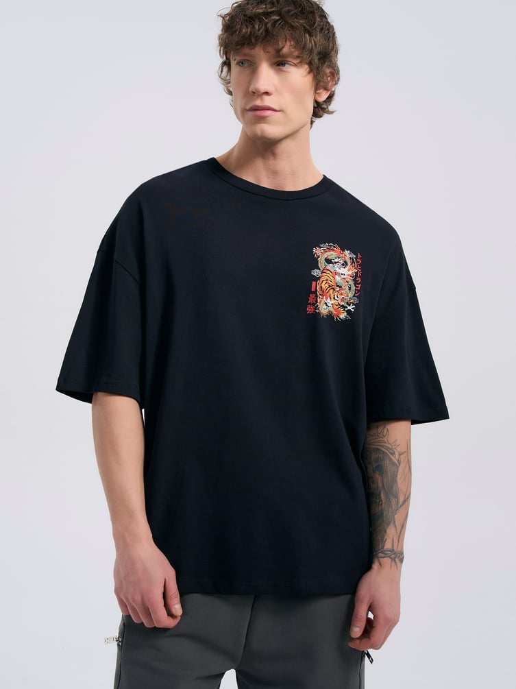 Футболка оверсайз с принтом на спине