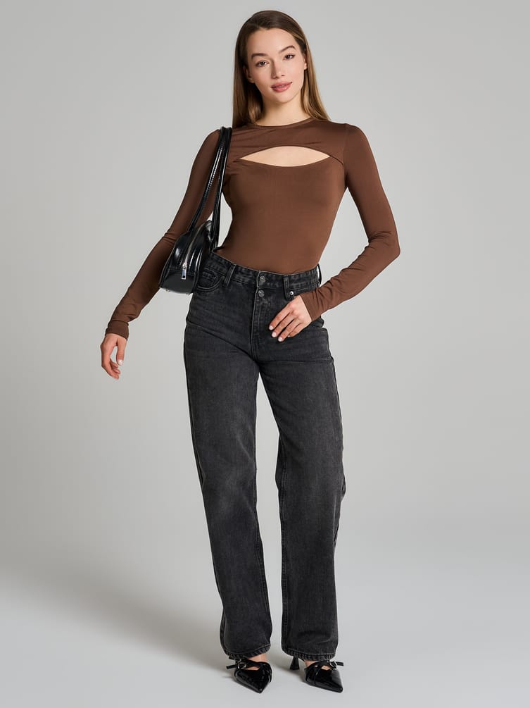 Лонгслив приталенный с вырезом